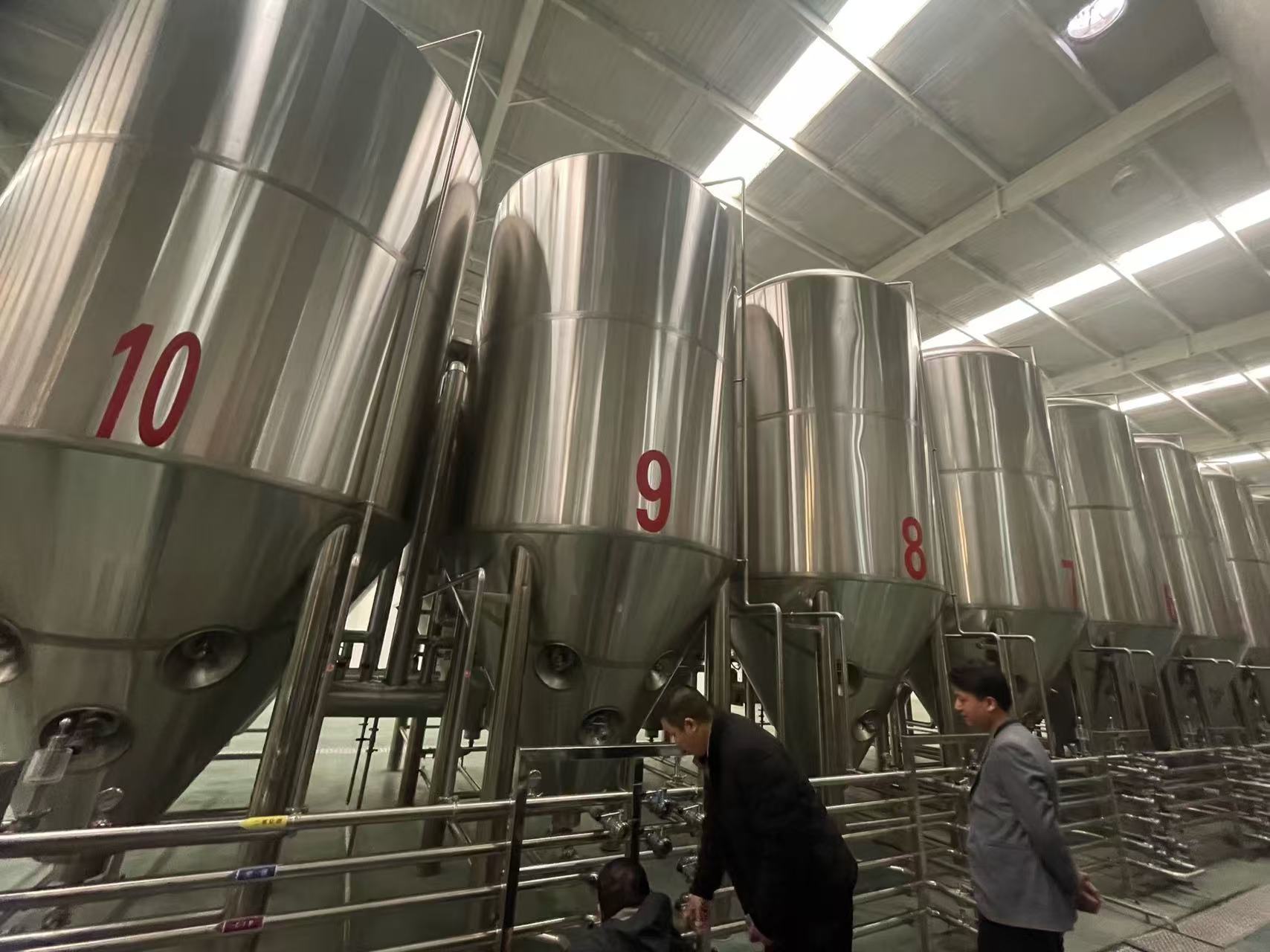 萧县精酿啤酒设备厂—平面布置、设备设计、制造、调试、培训等一条龙服务